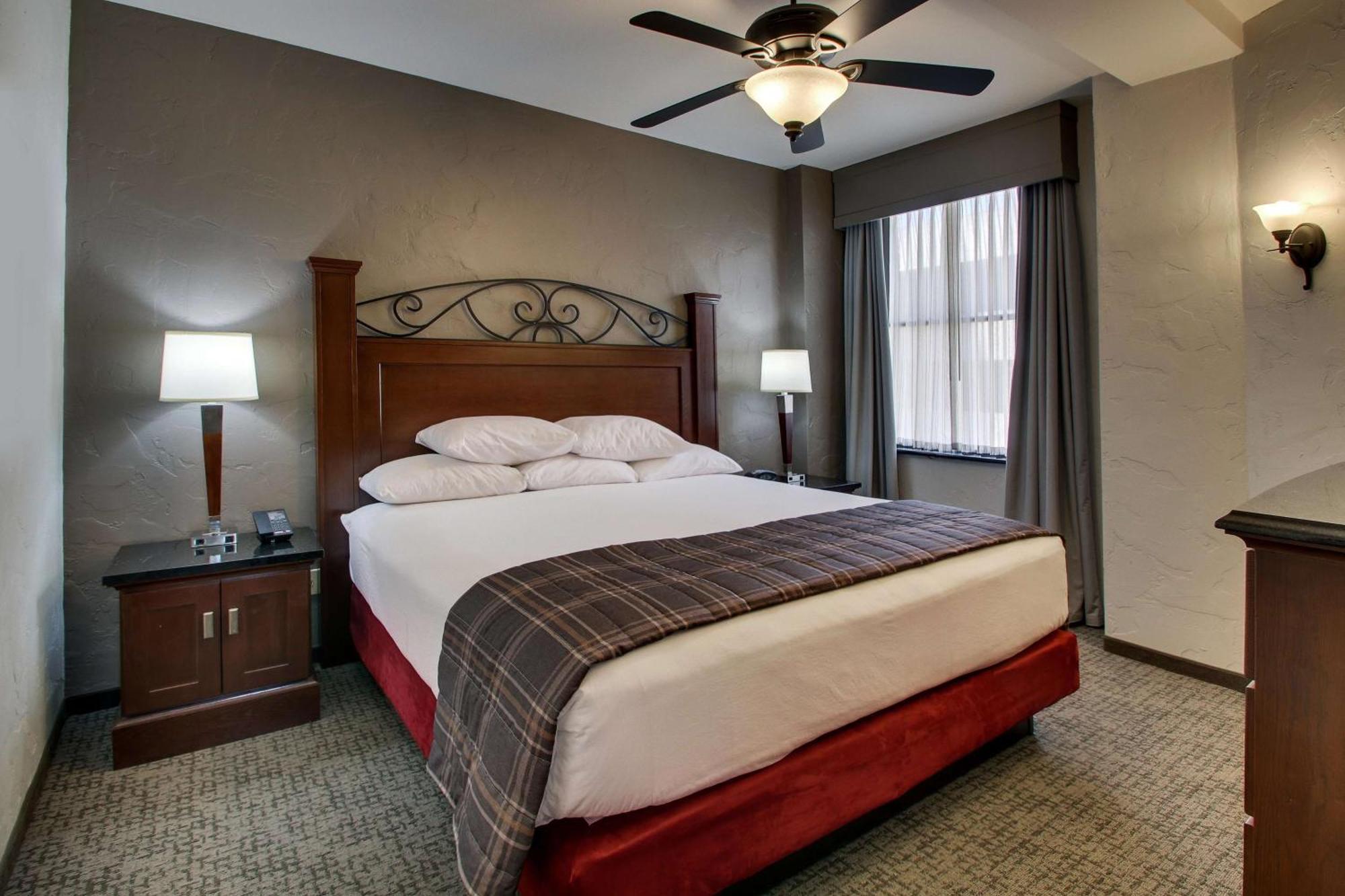 Drury Plaza Hotel San Antonio Riverwalk Room photo