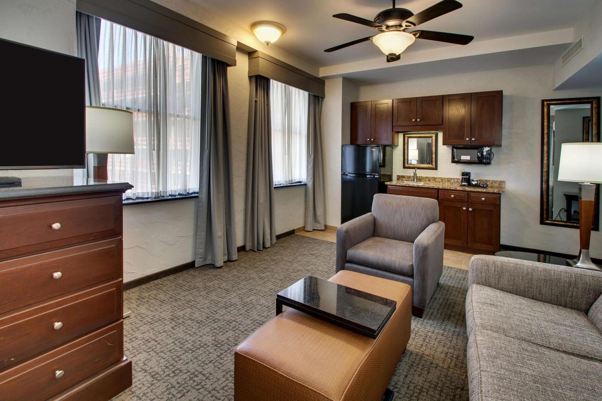 Drury Plaza Hotel San Antonio Riverwalk Room photo