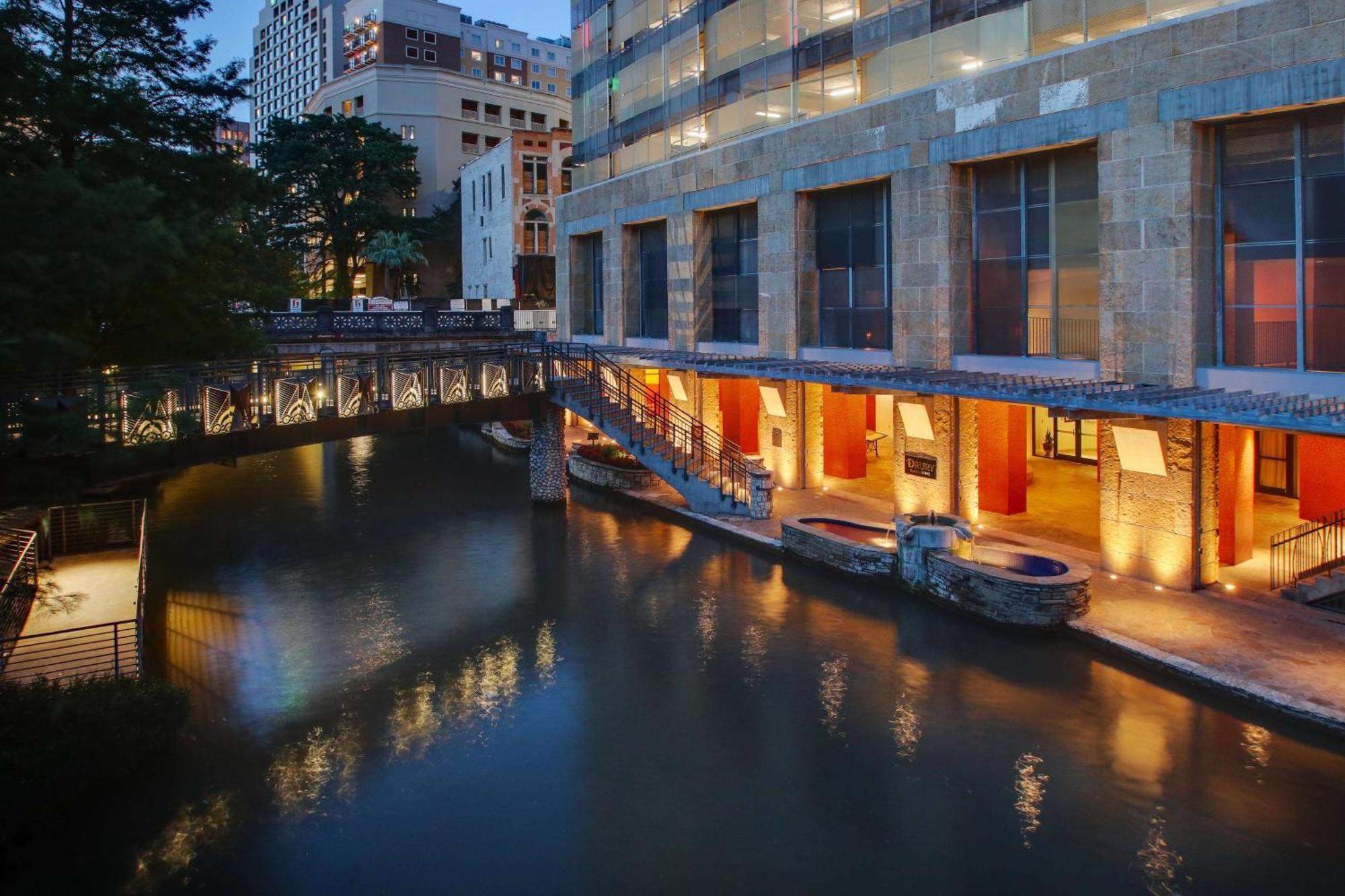 Drury Plaza Hotel San Antonio Riverwalk Exterior photo