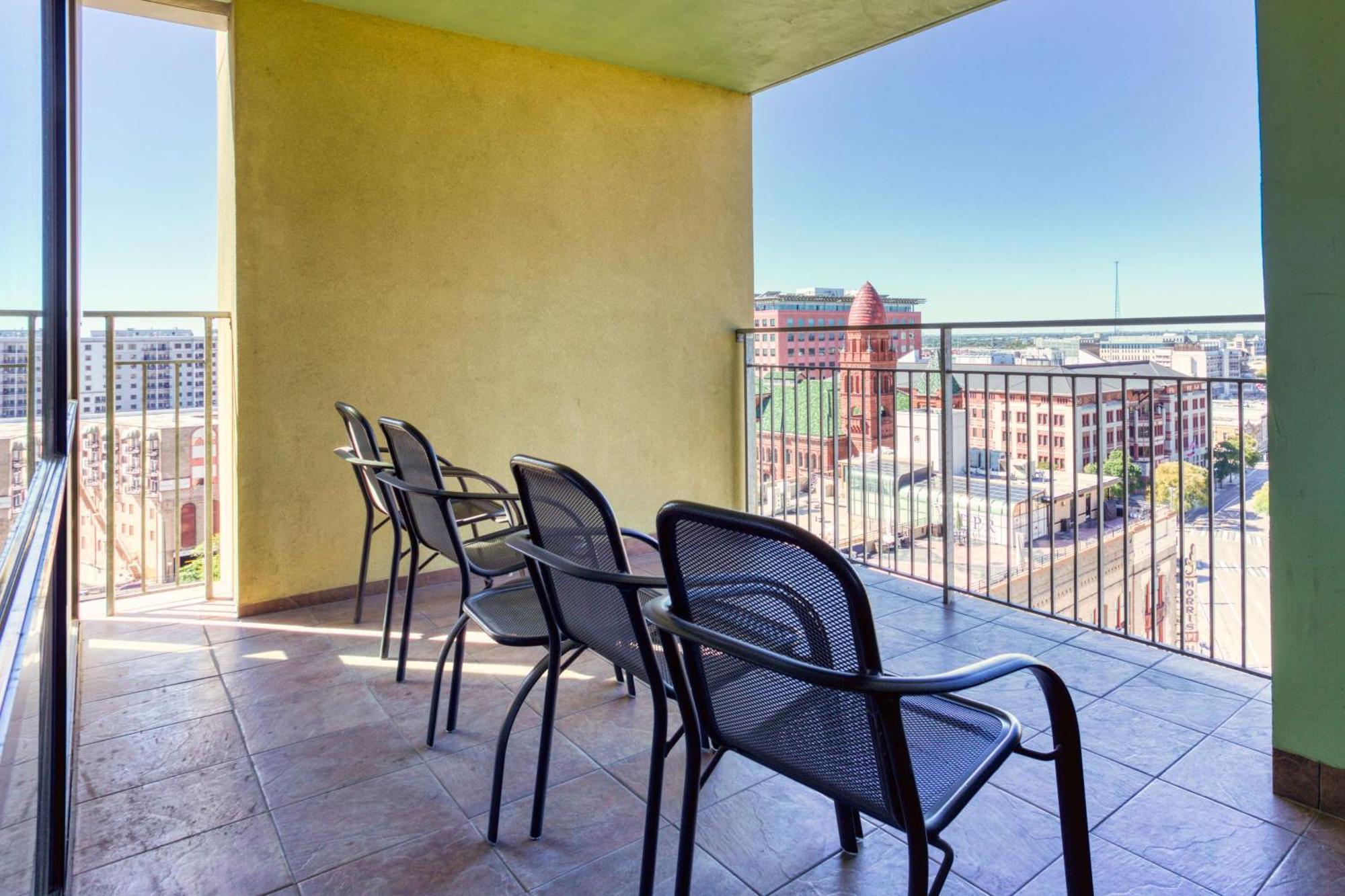 Drury Plaza Hotel San Antonio Riverwalk Exterior photo
