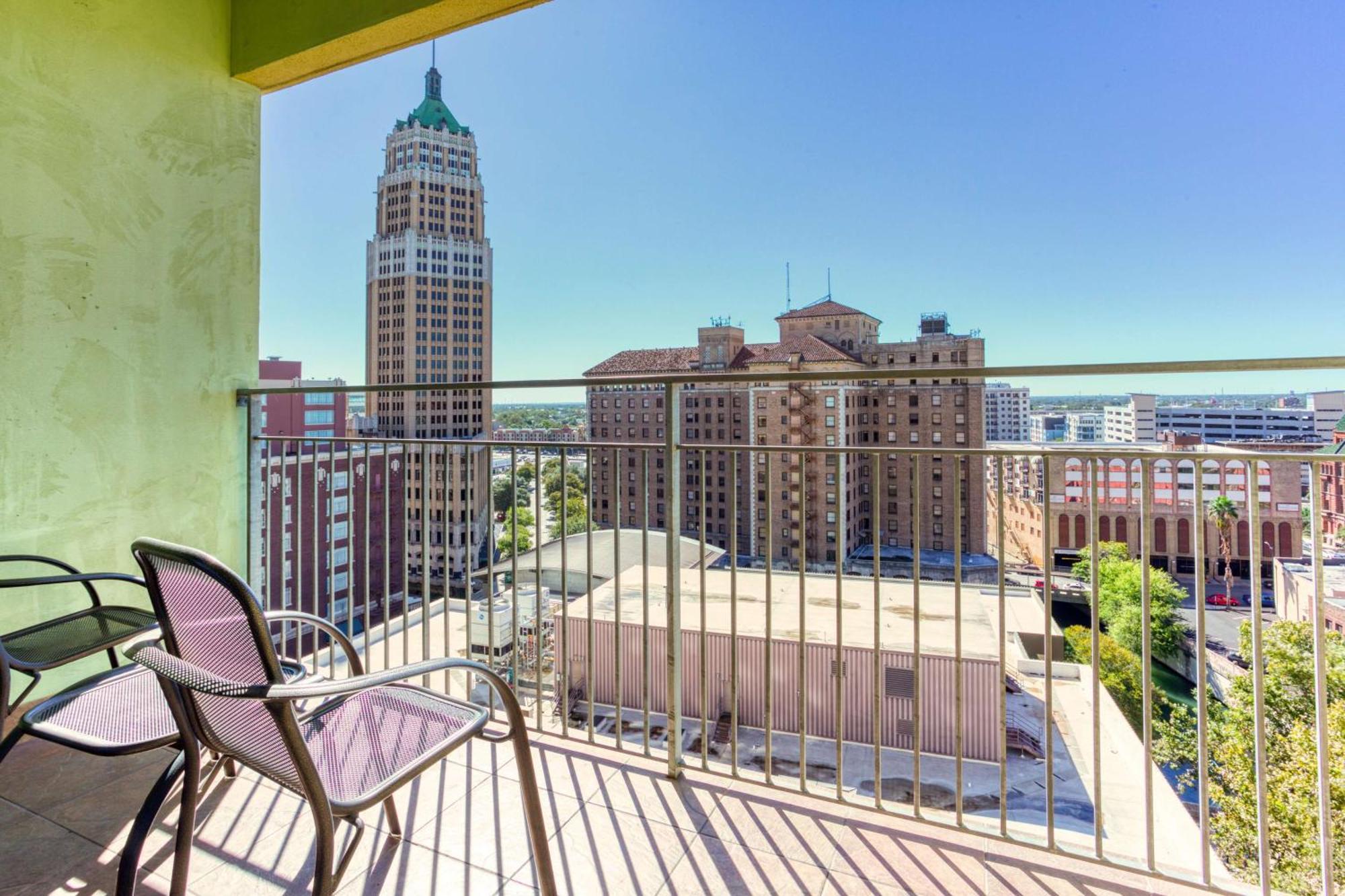 Drury Plaza Hotel San Antonio Riverwalk Exterior photo