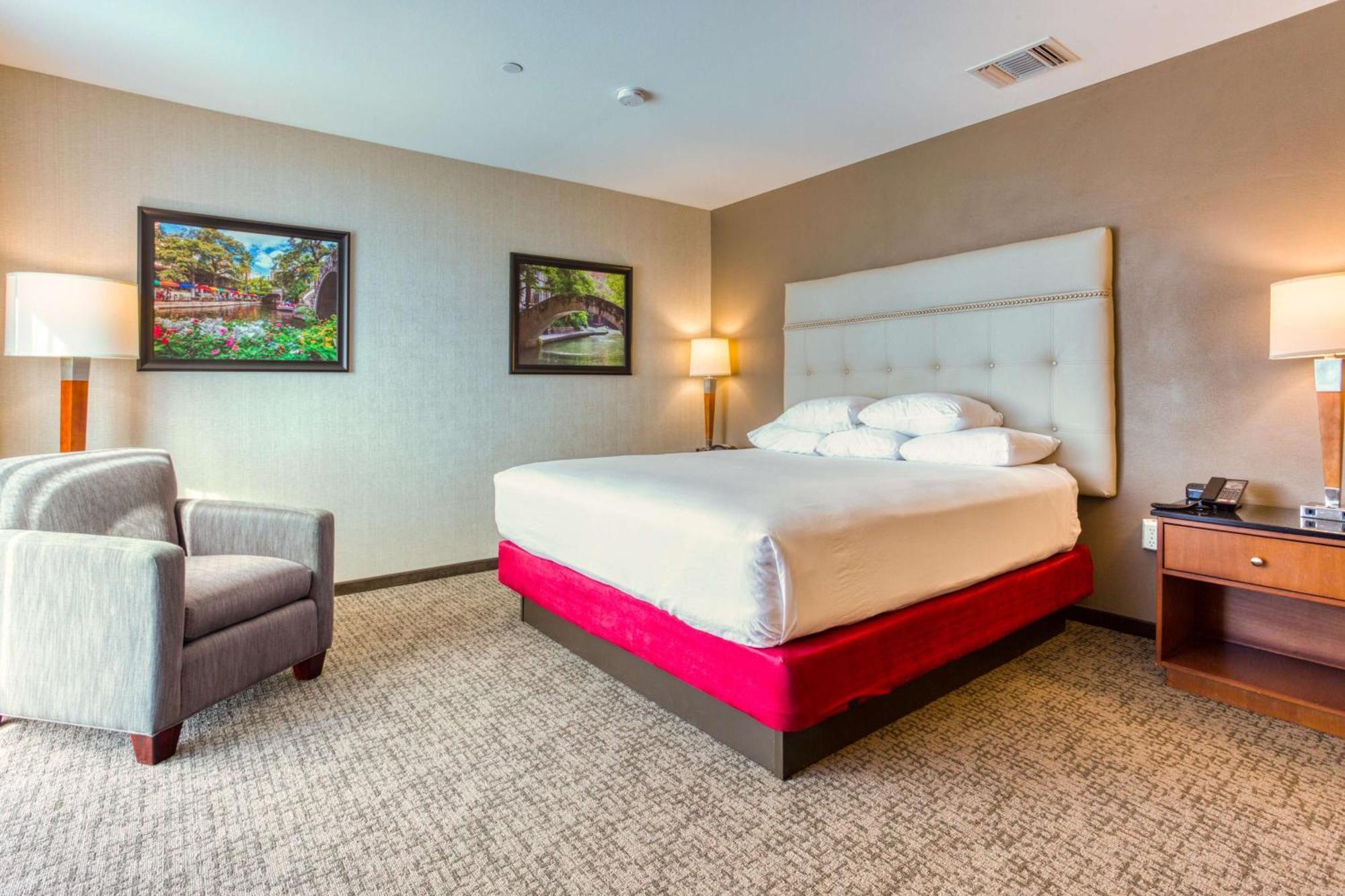 Drury Plaza Hotel San Antonio Riverwalk Exterior photo