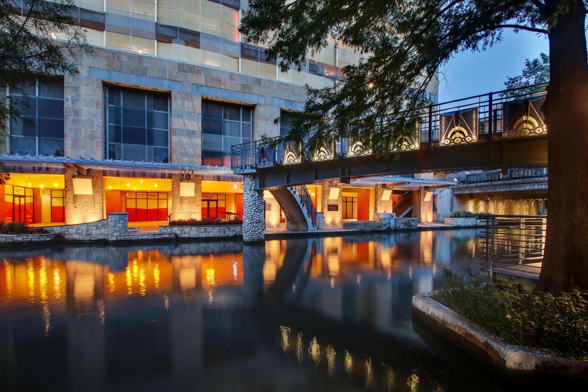 Drury Plaza Hotel San Antonio Riverwalk Exterior photo