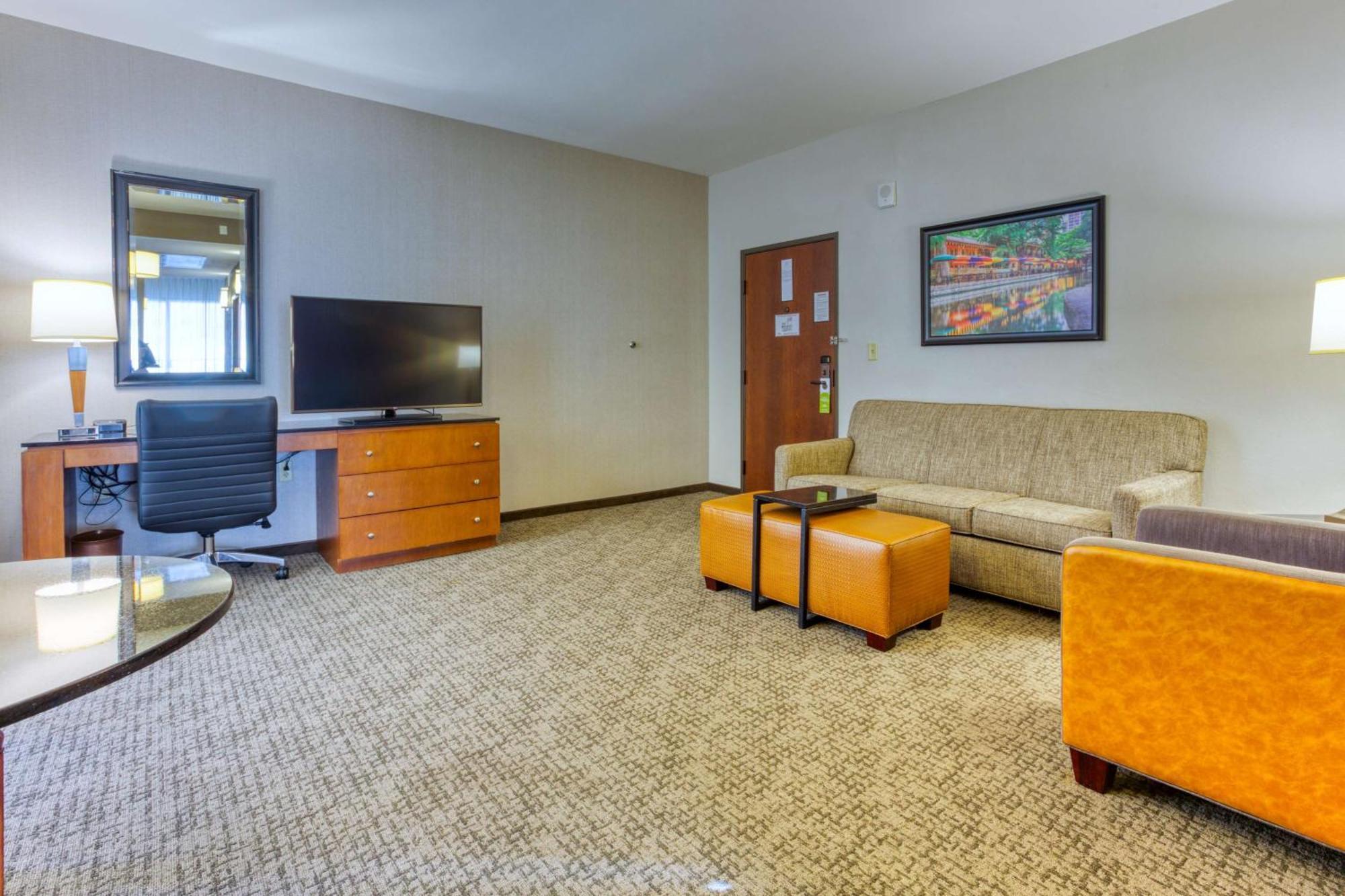 Drury Plaza Hotel San Antonio Riverwalk Exterior photo